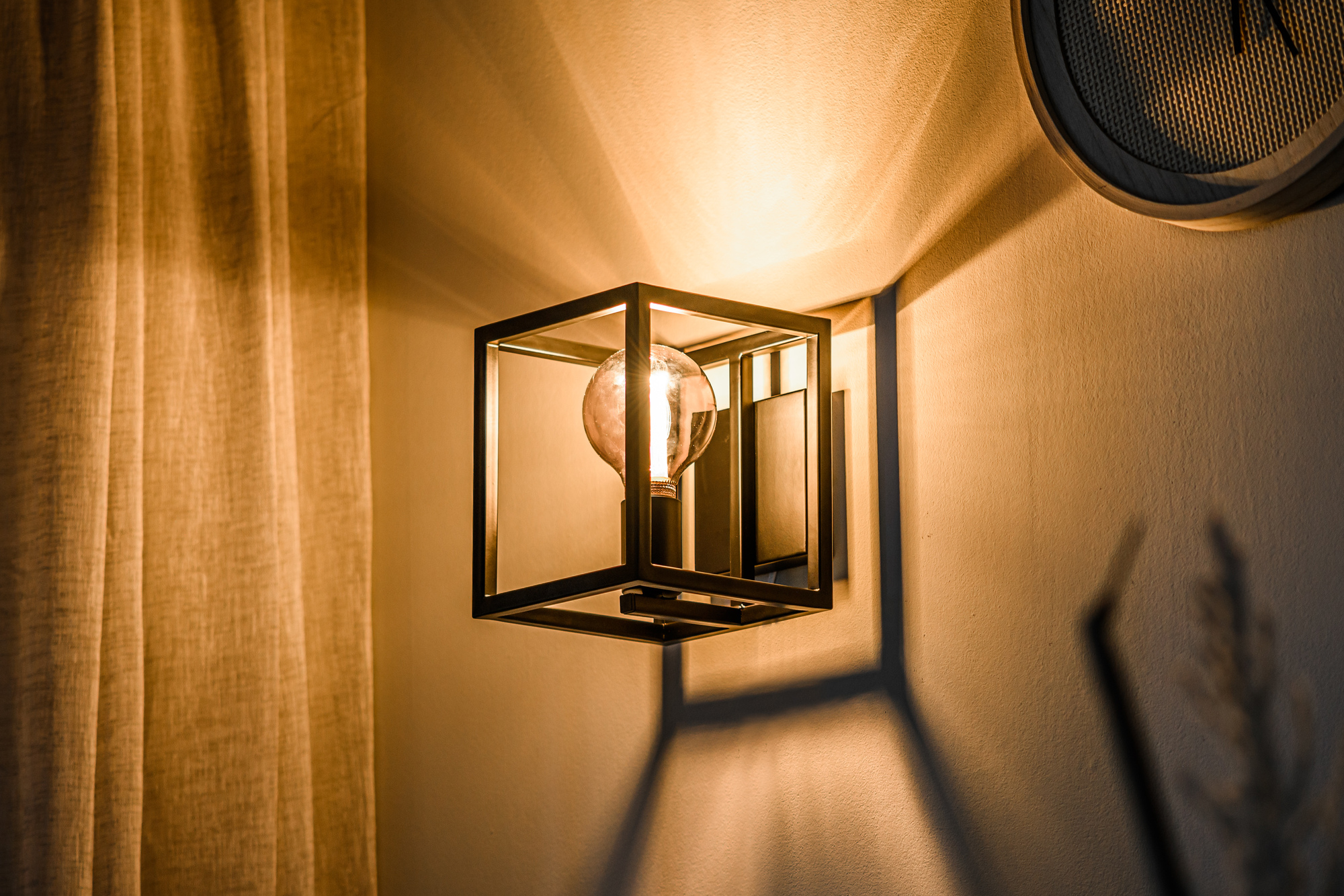 Lampada da parete in acciaio nero 1