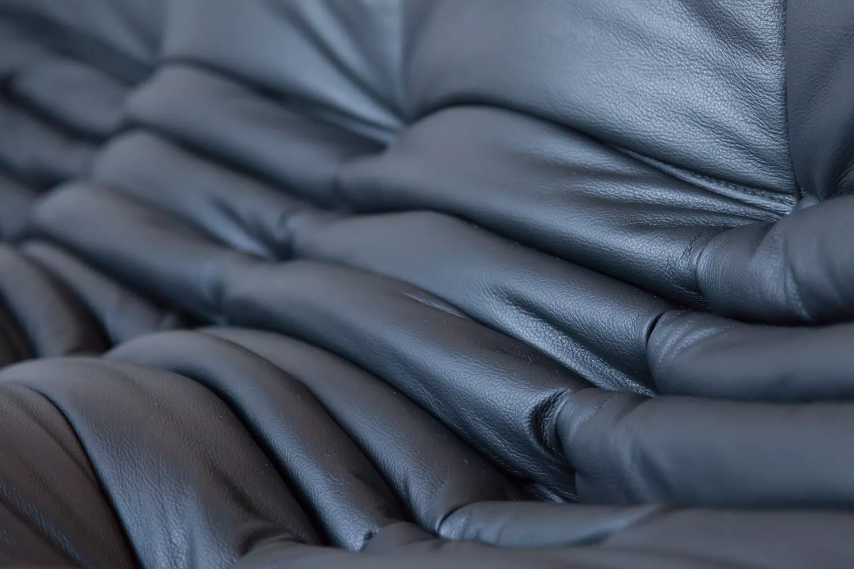 Togo Sofa 3-seater Madras leather Black 8