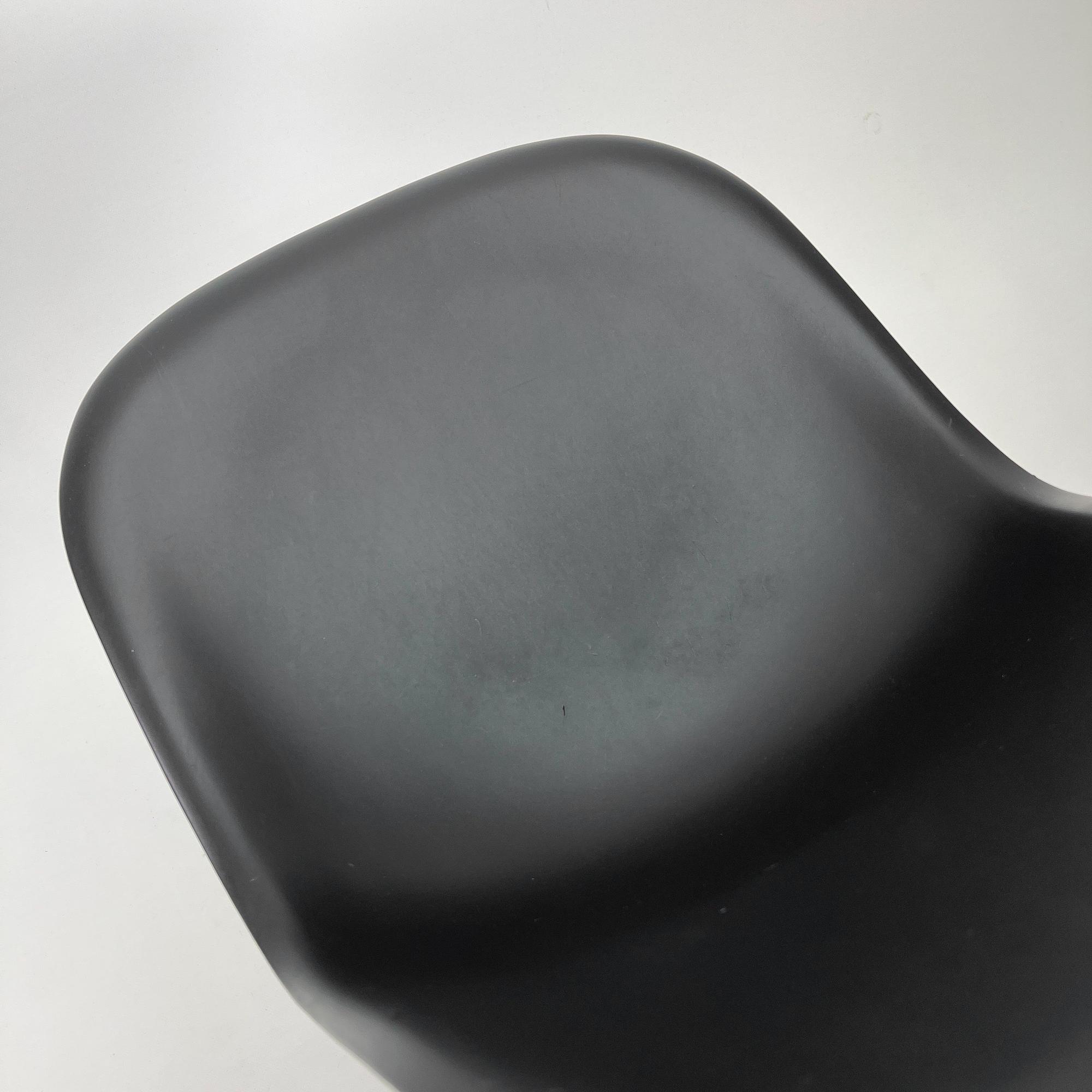DSR Stuhl Plastik Chrom Tiefschwarz 7