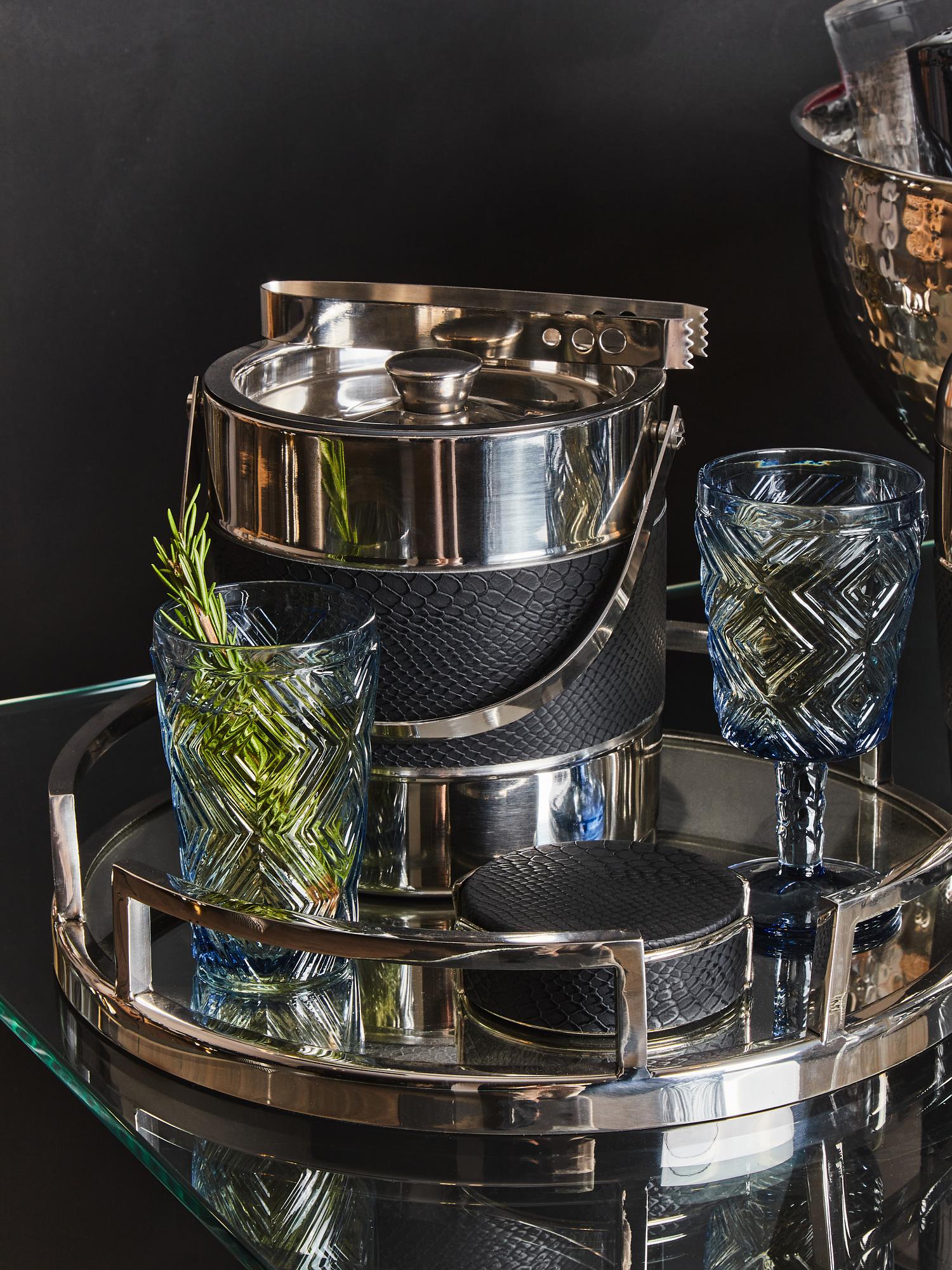 Mixology Set mit vier schwarzen Untersetzern
 7