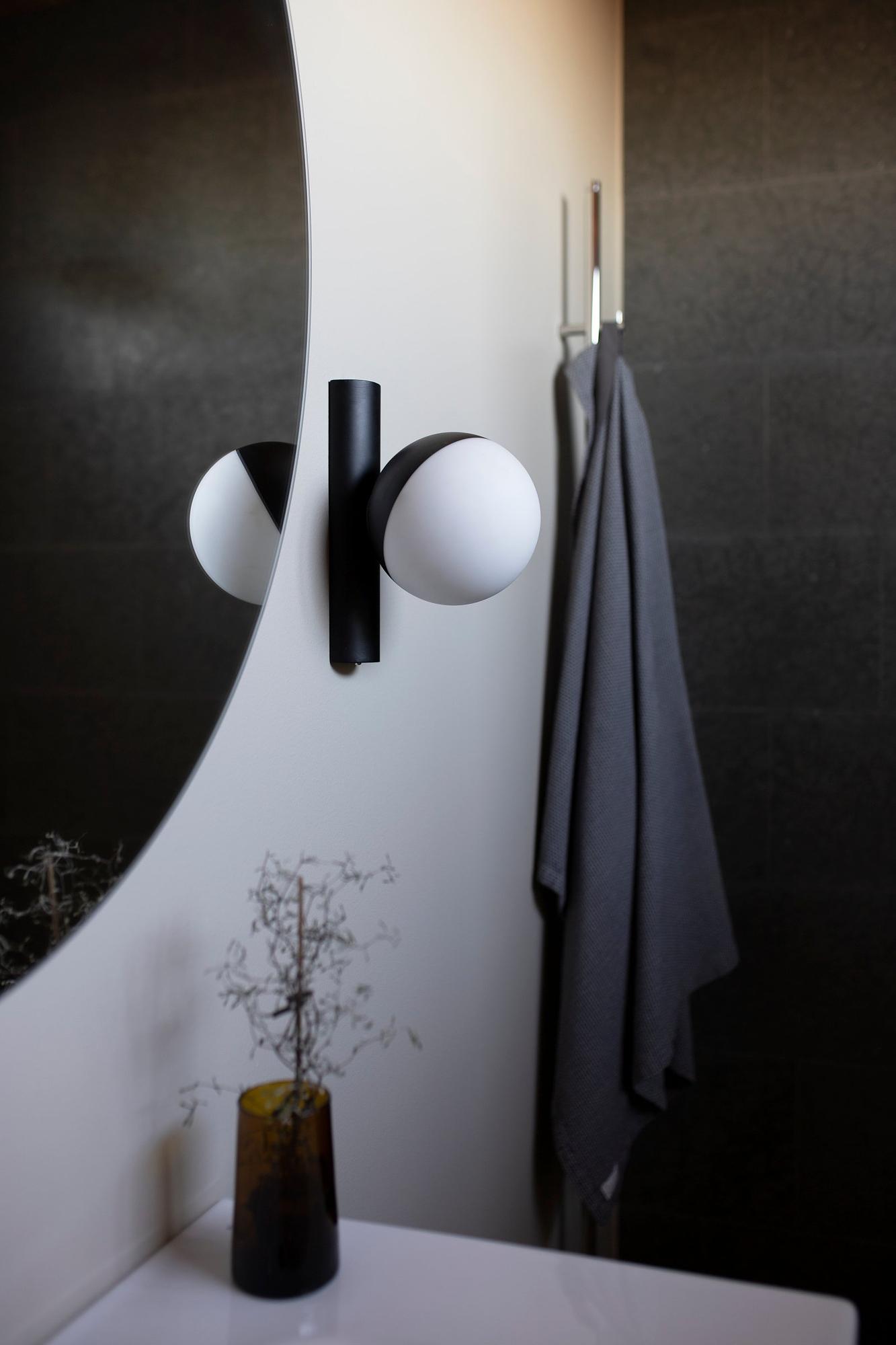 Contur 15 Wandleuchte Metall Schwarz Weiß IP44 0