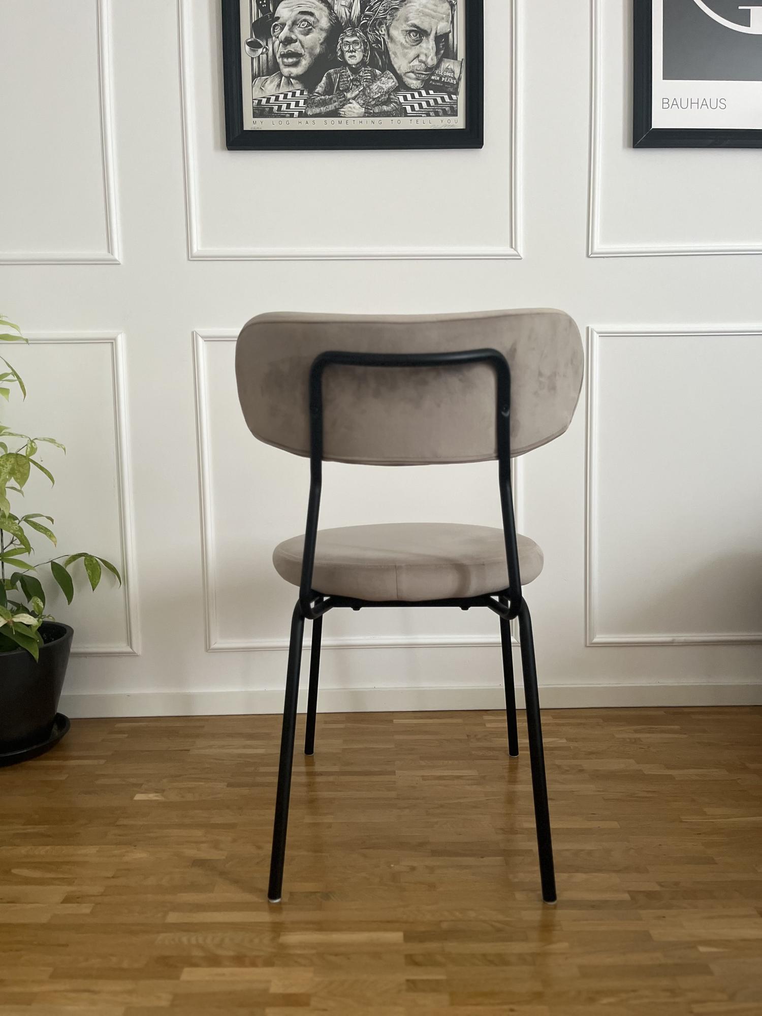 4x Minimalistischer Stuhl Textil Metall 1