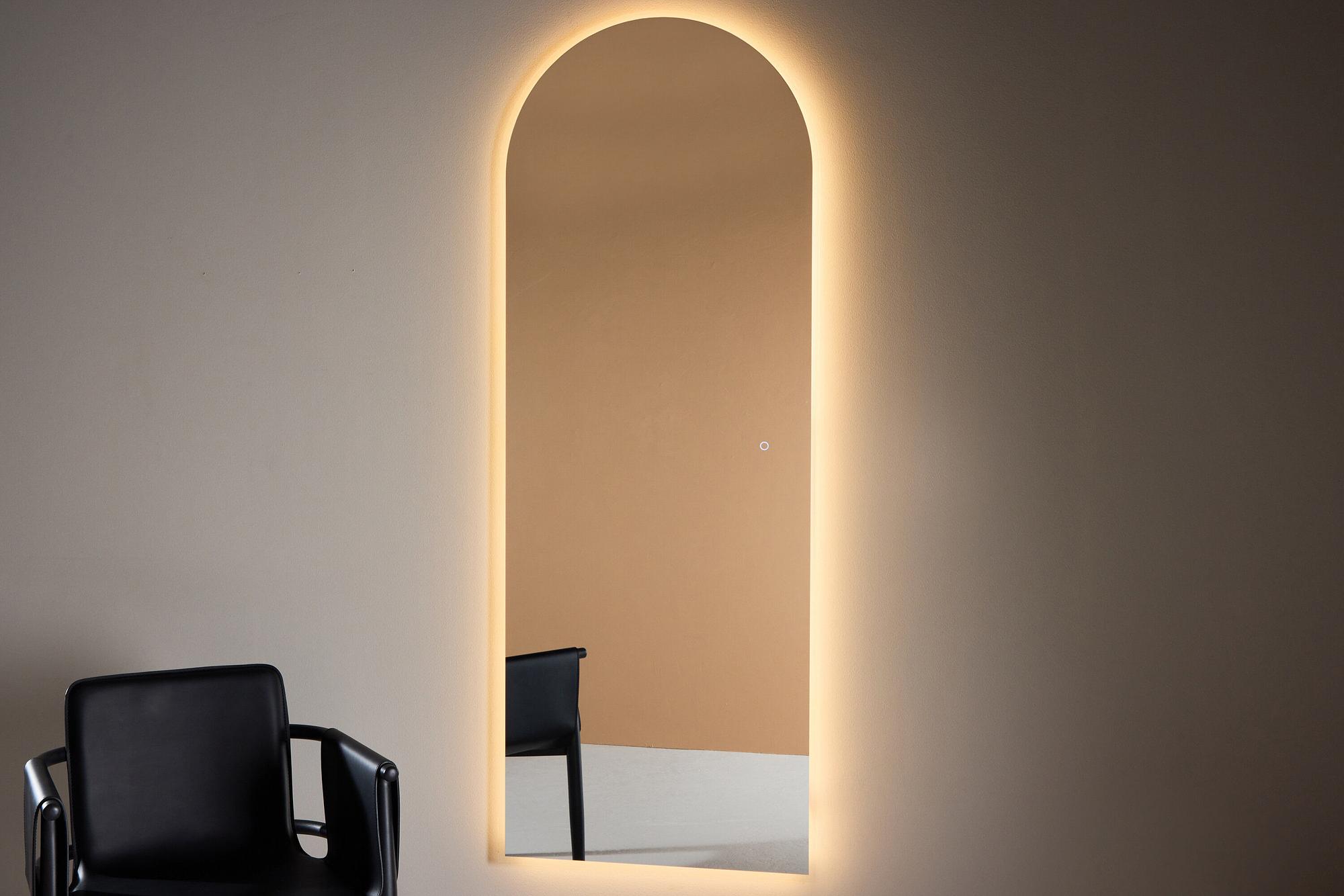 Mirror with integrated lamp 8