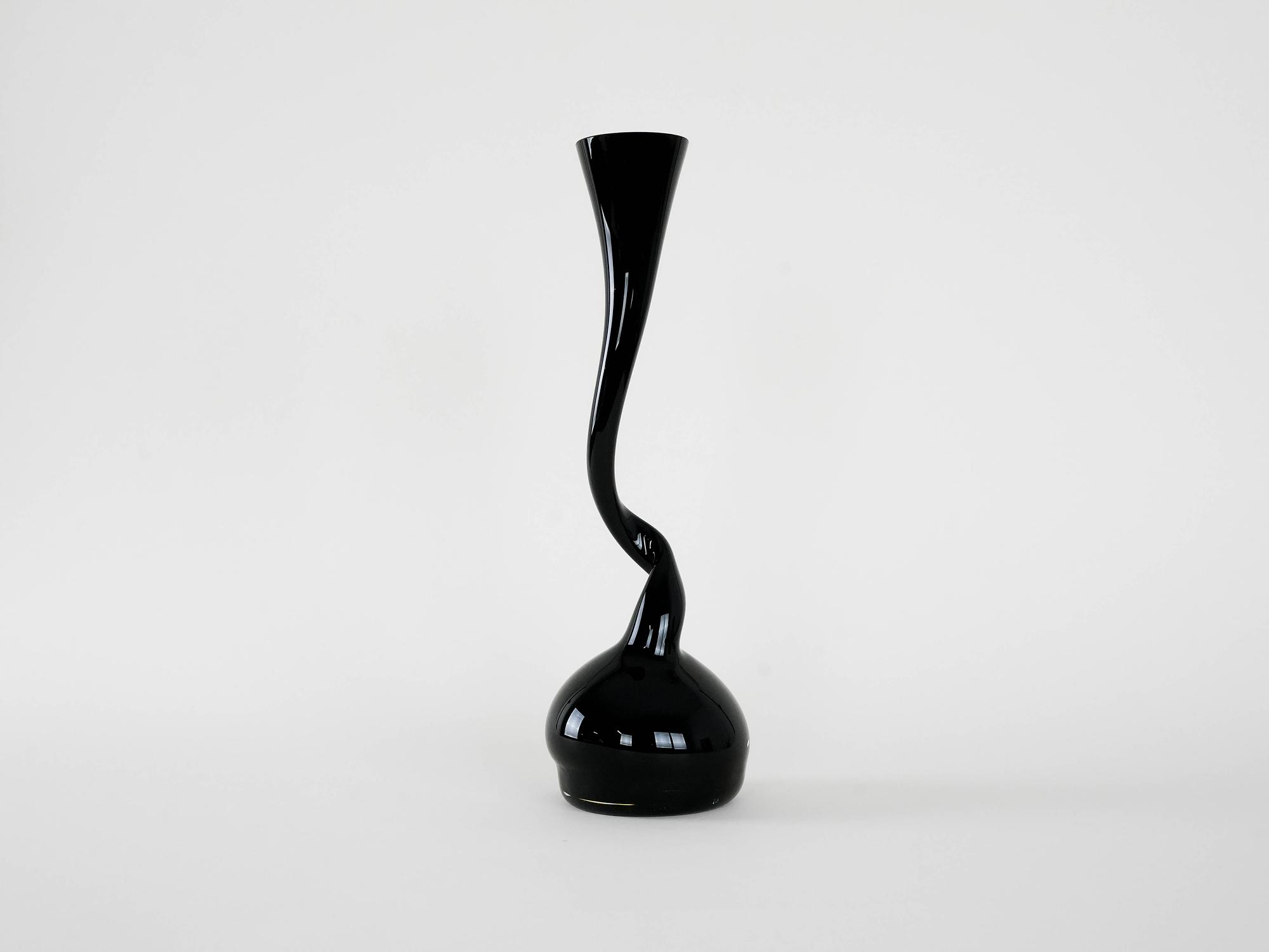 Swing Vase Black 2000s 1