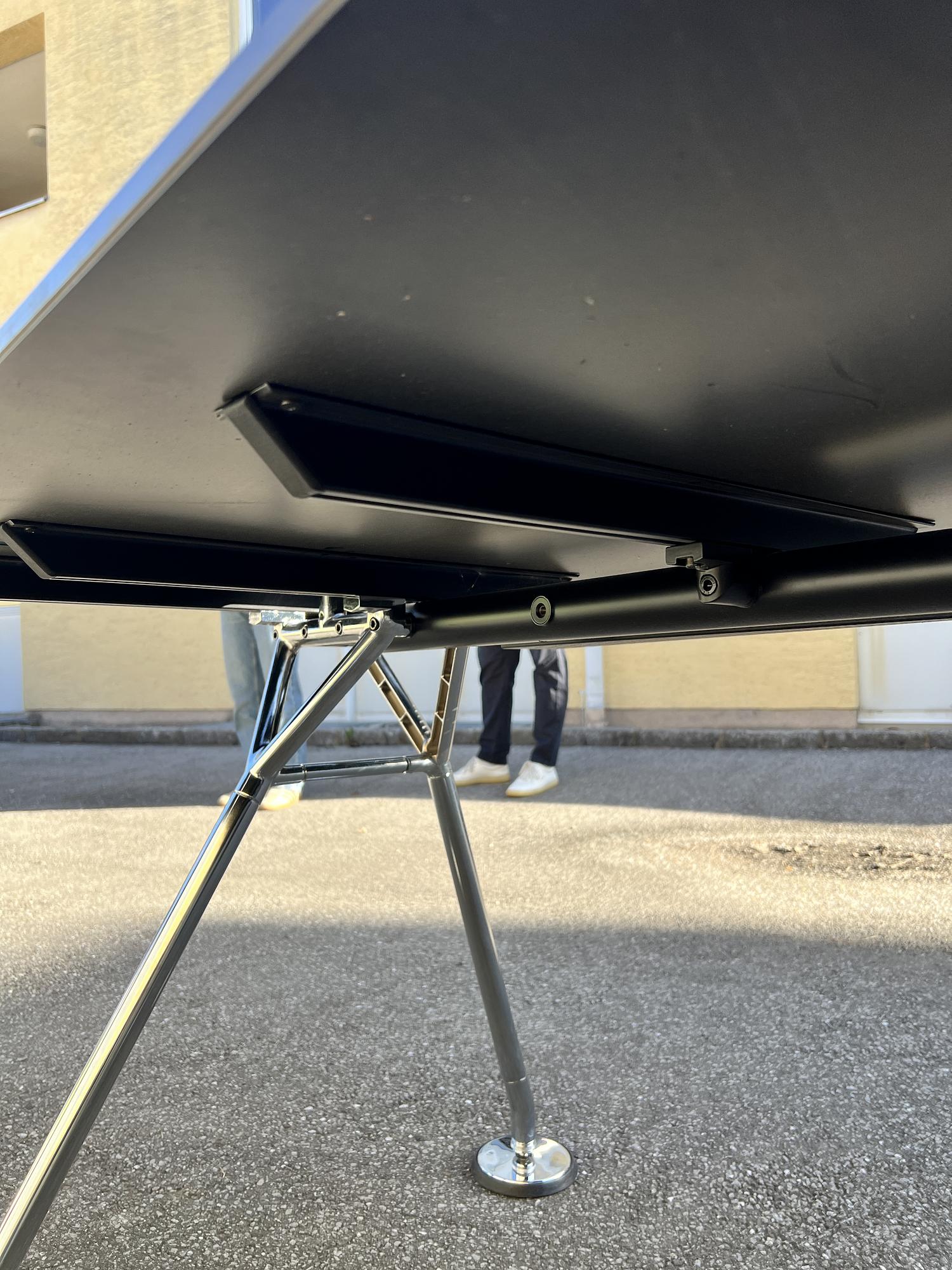 Nomos Desk by Norman Foster 6