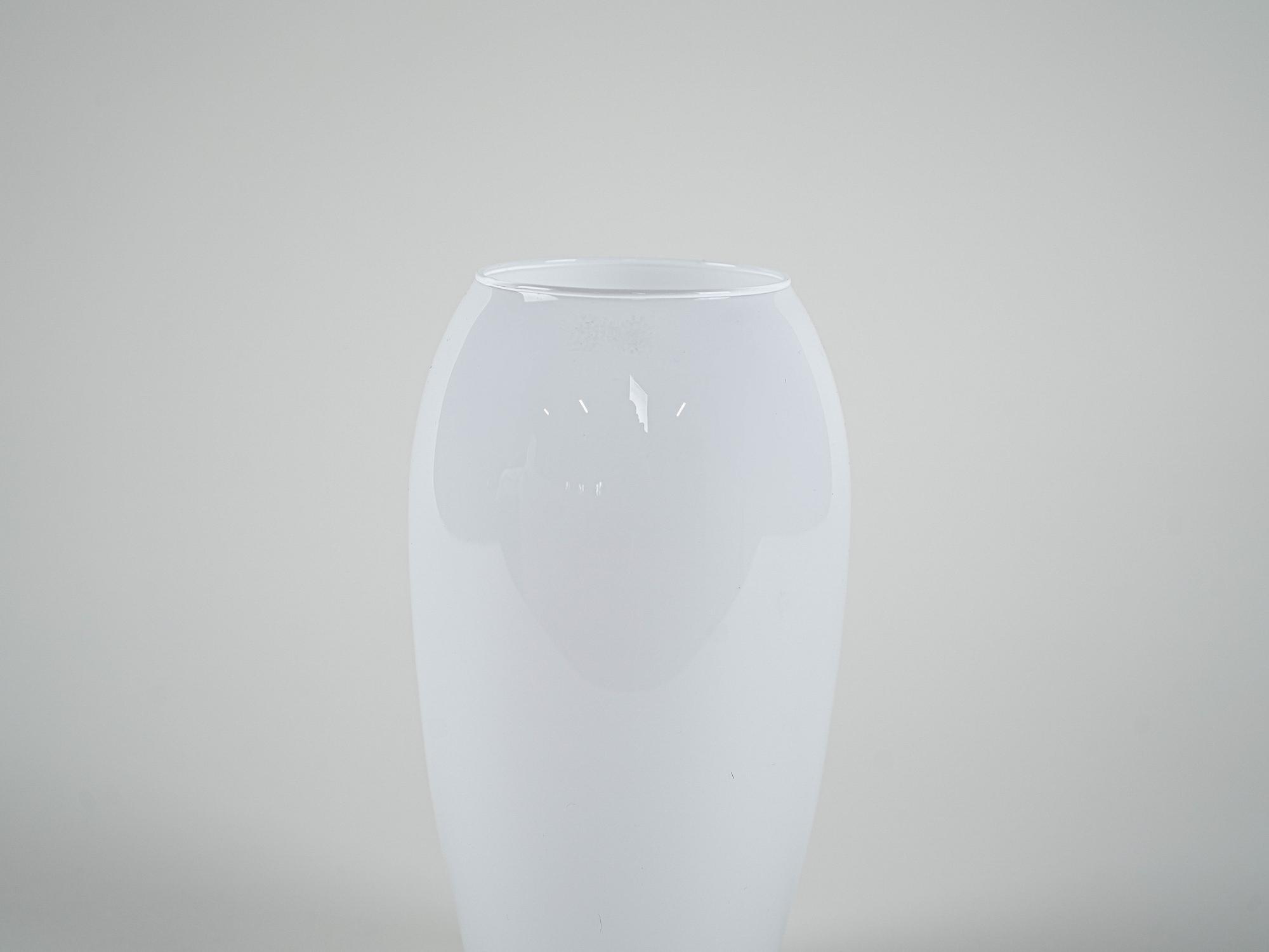 White Vase 1970s White 4