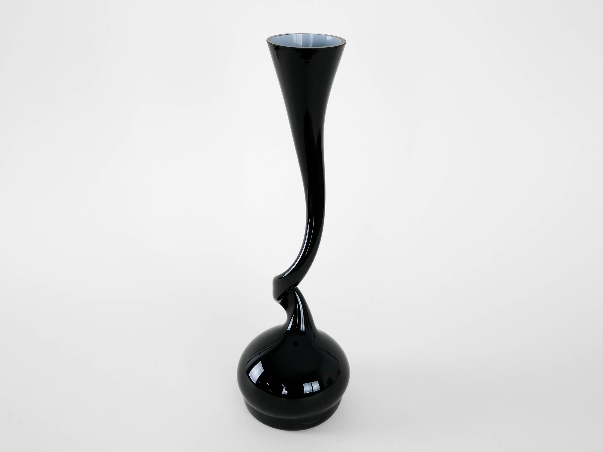 Swing Vase Black 2000s 4
