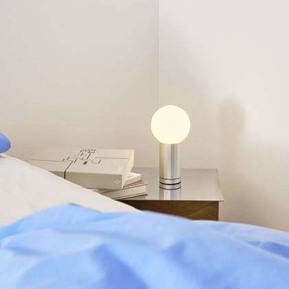 Turn On LED Tischleuchte Aluminium Opalglas Silber 2