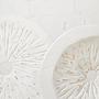Fidel Distressed White Carved Wood Große Runde Skulptur
 2