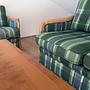 2x Vintage Sofa 2-Sitzer & Couchtisch Olivenholz Kariert 5