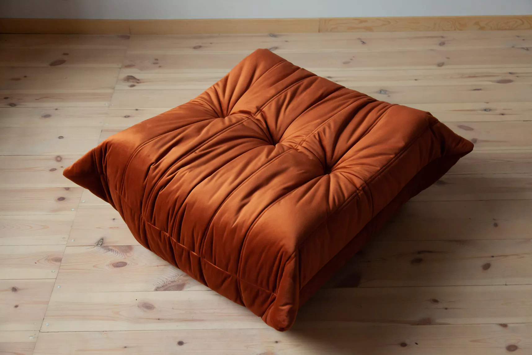 Togo Armchair and Ottoman Set Velvet Amber-Orange 7