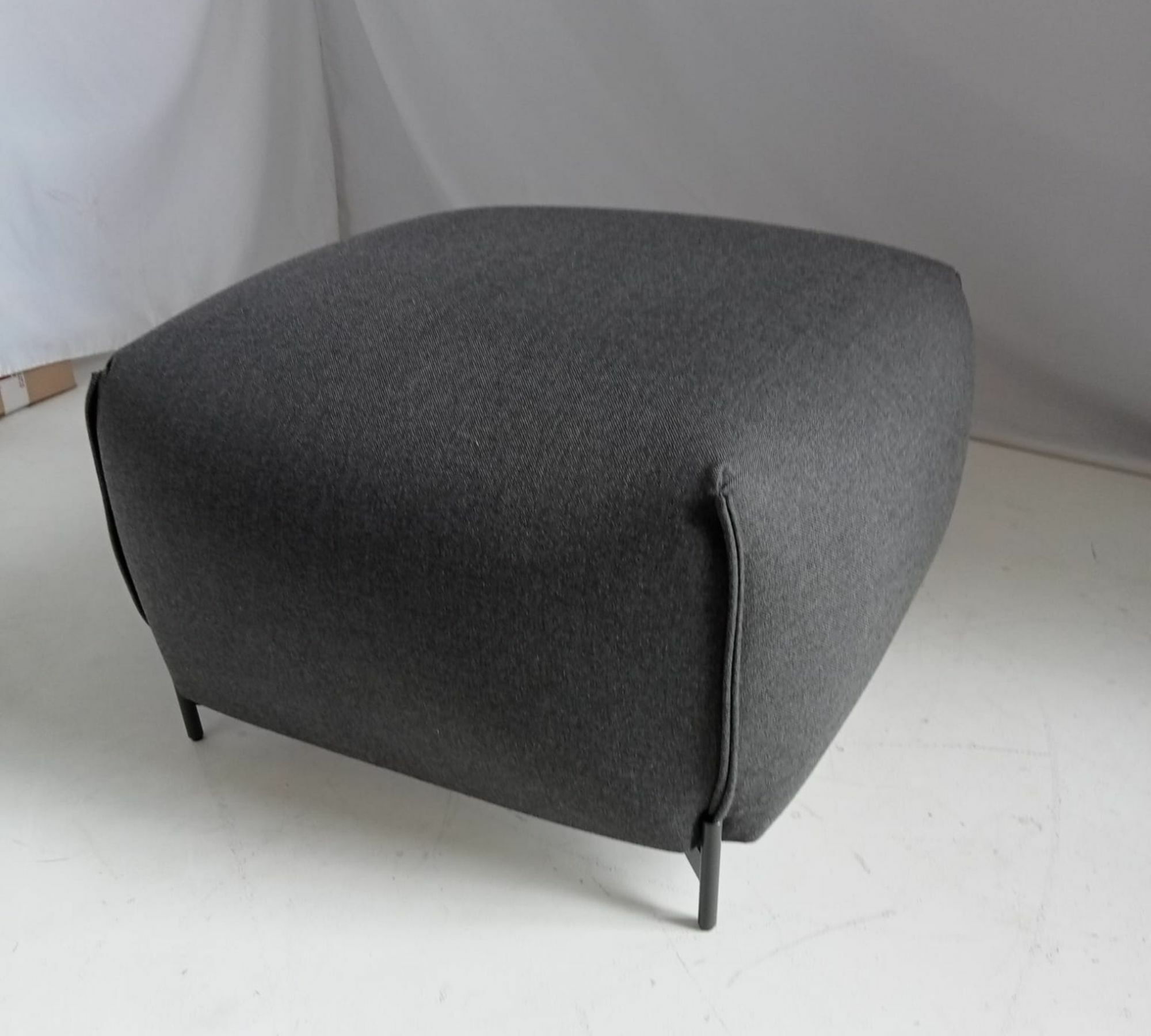 Mochi Pouf Textile Metal Anthracite 2