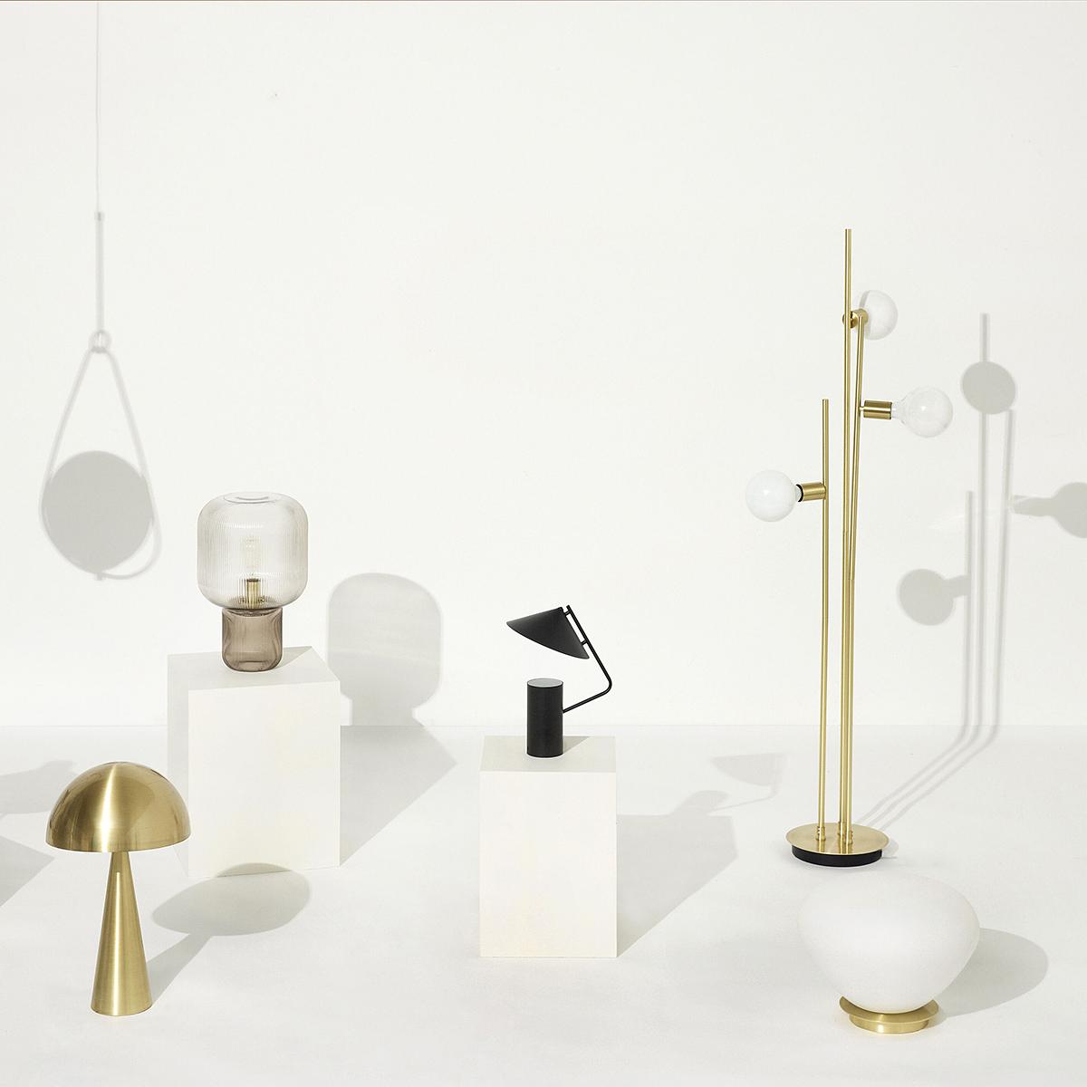 Balance Stehlampe Messingfarben 2