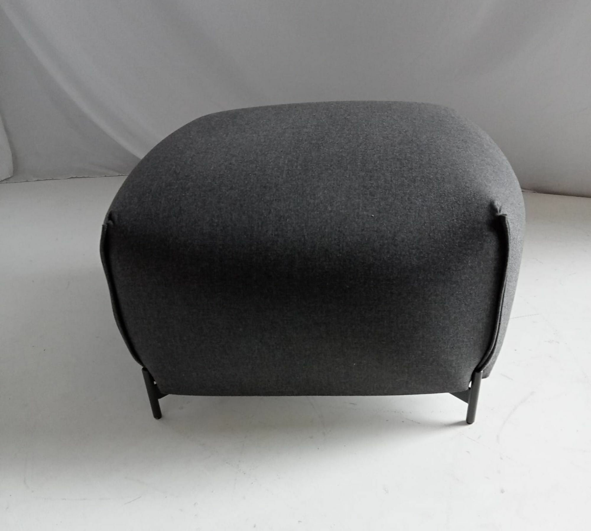 Mochi Pouf Textile Metal Anthracite 3