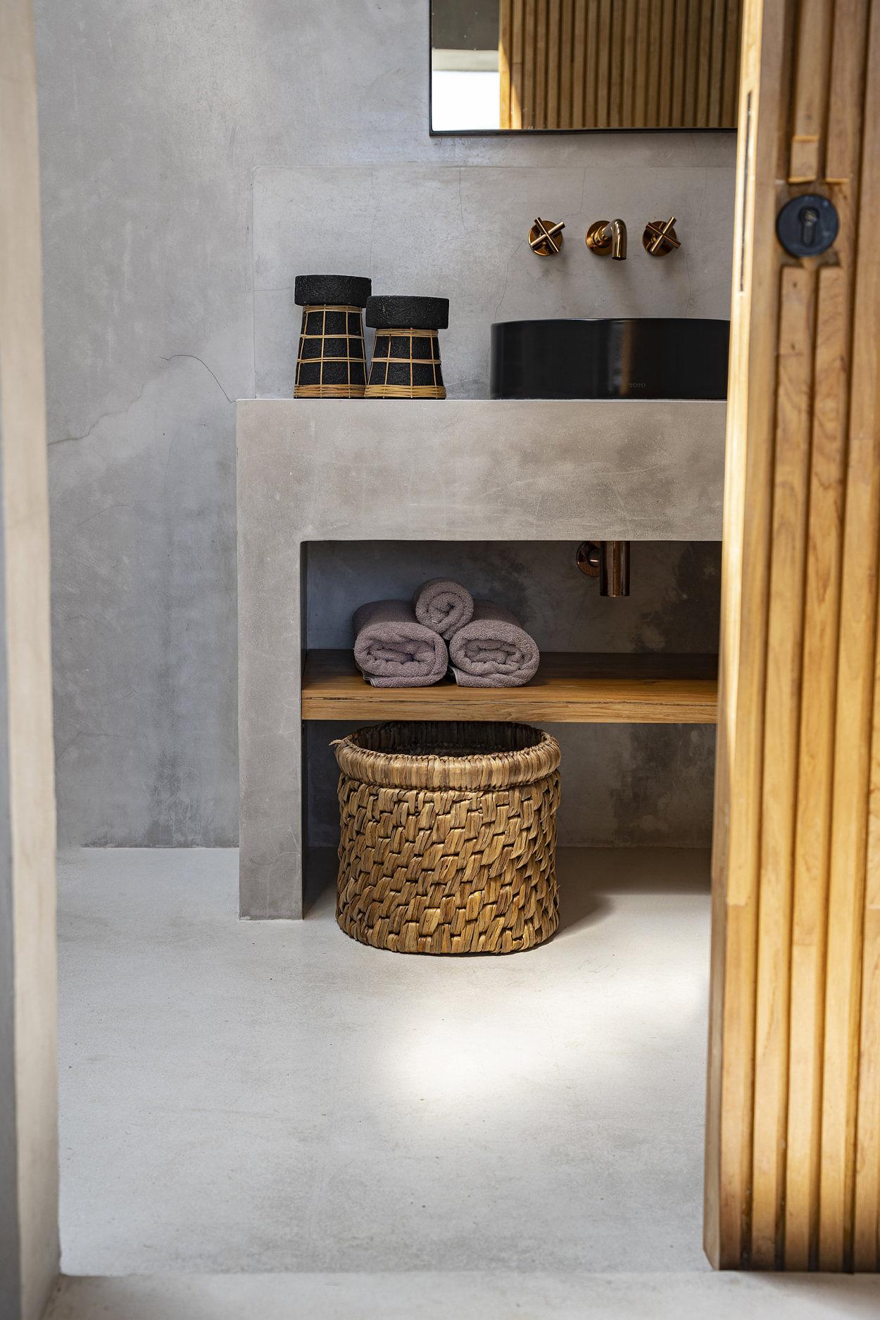 Serene Candle Holder Black 3