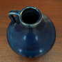 Brocca vintage in ceramica blu anni '70 3