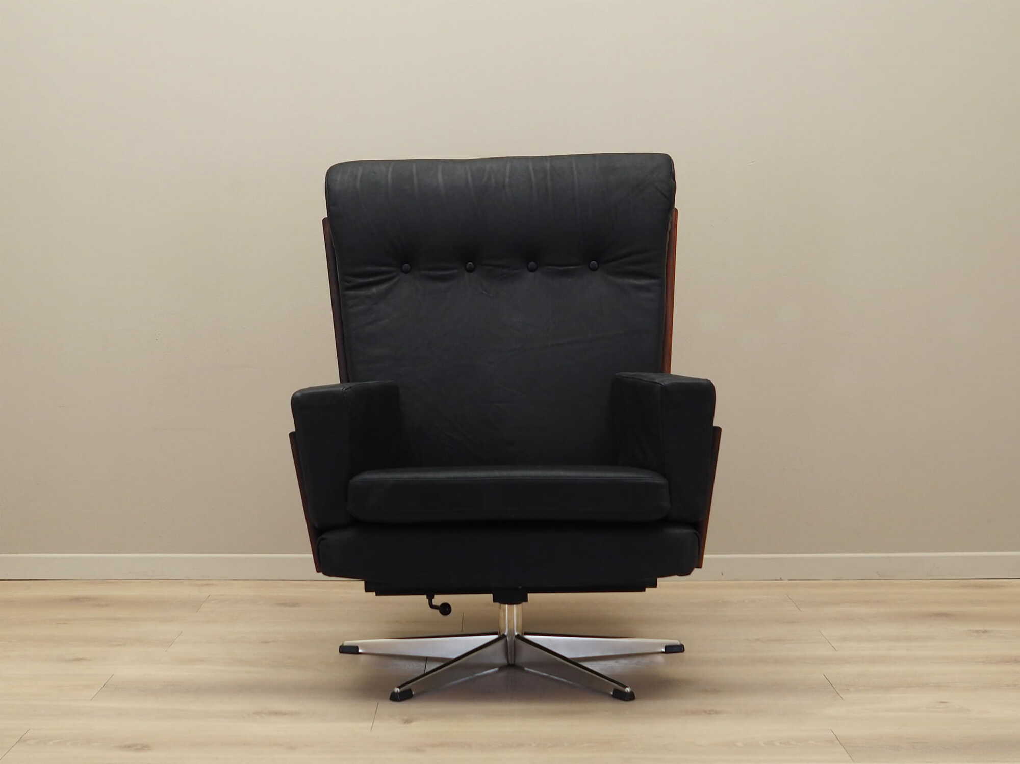 Poltrona da ufficio vintage pelle legno nero anni '70 1