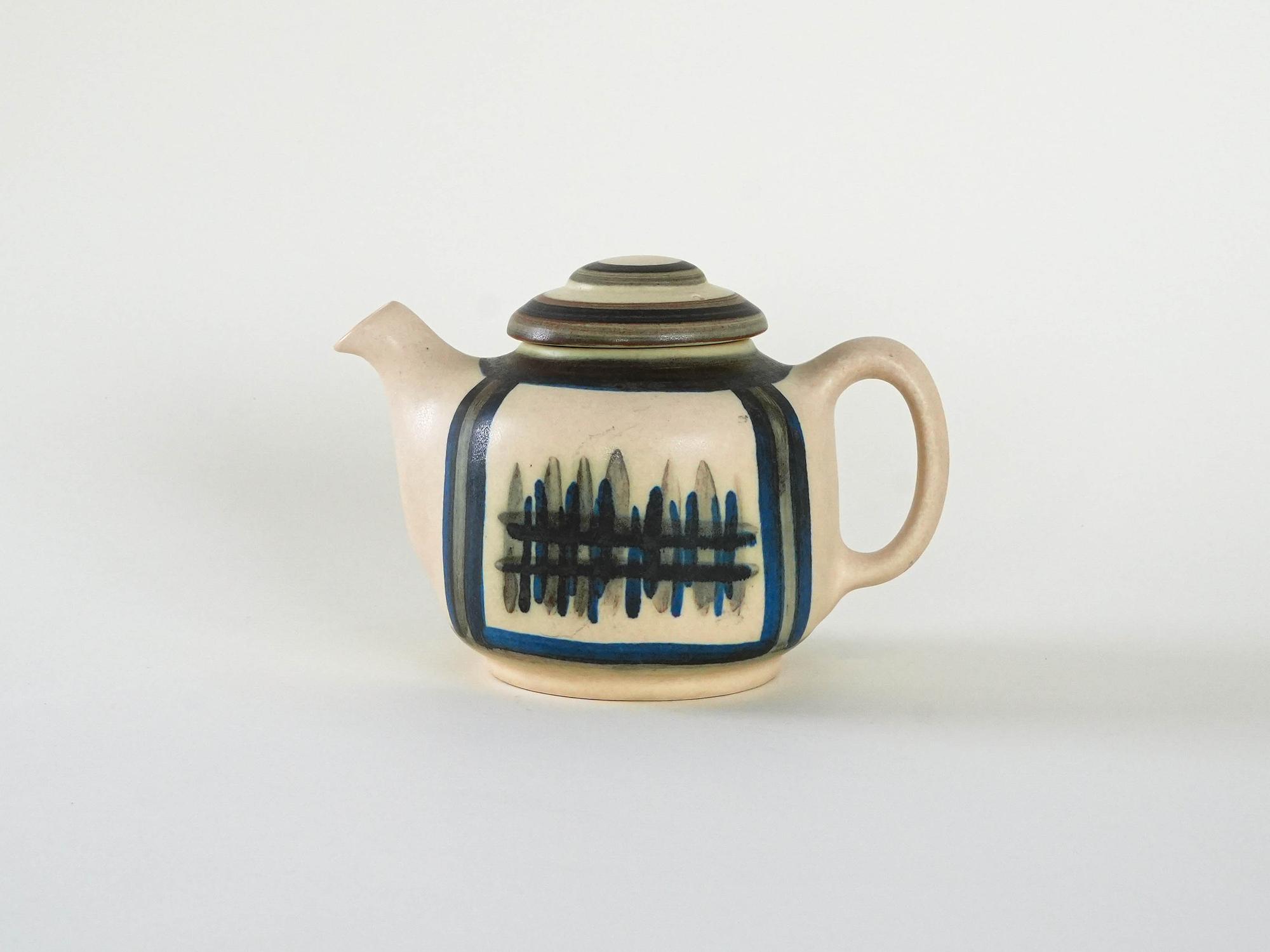 Teapot Stoneware 2