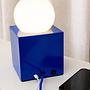 Bob 14 Tischleuchte Blau mit USB-C Ladestation 2