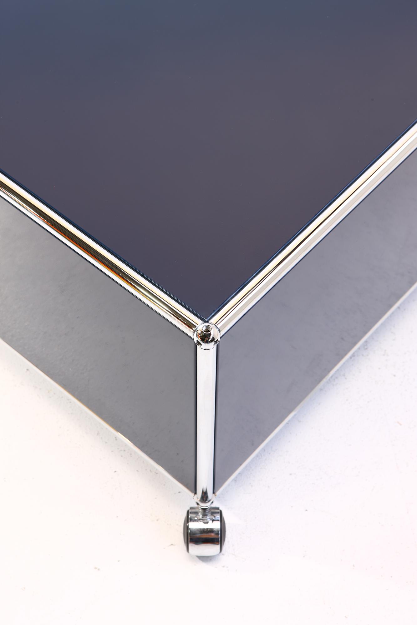 Lowboard 1x1 mit Rollen Stahlblau 6