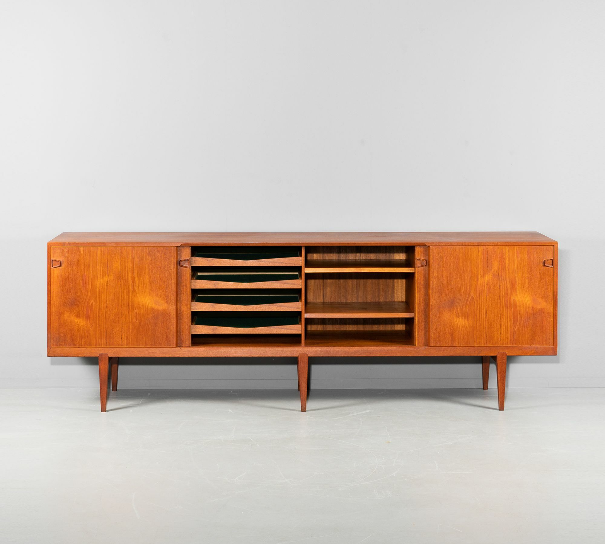Sideboard Teakholz Rosengren Hansen 1950er Jahre 1