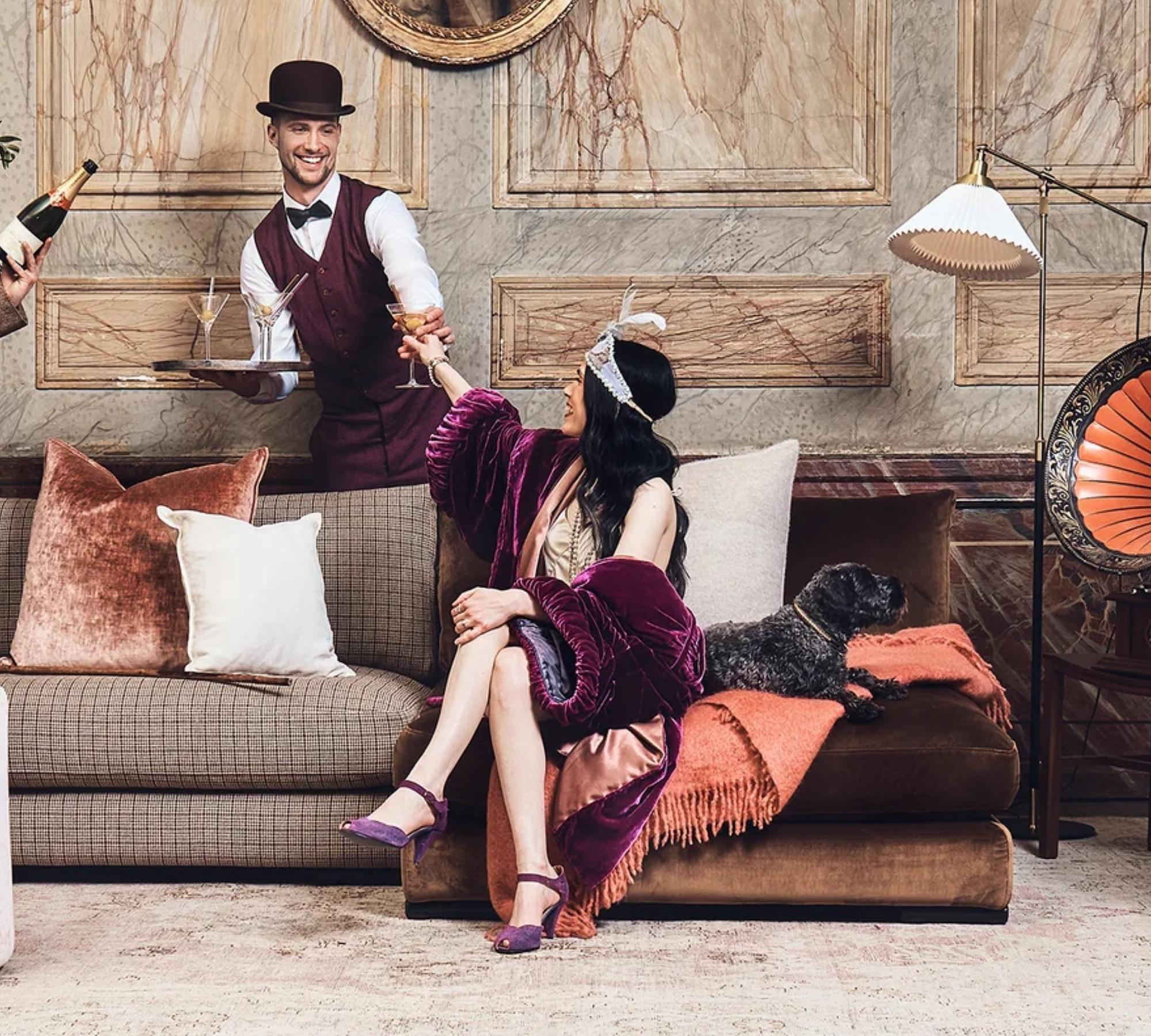 The Mammut Loveseat Aston Brown 28 Velvet fabric 4