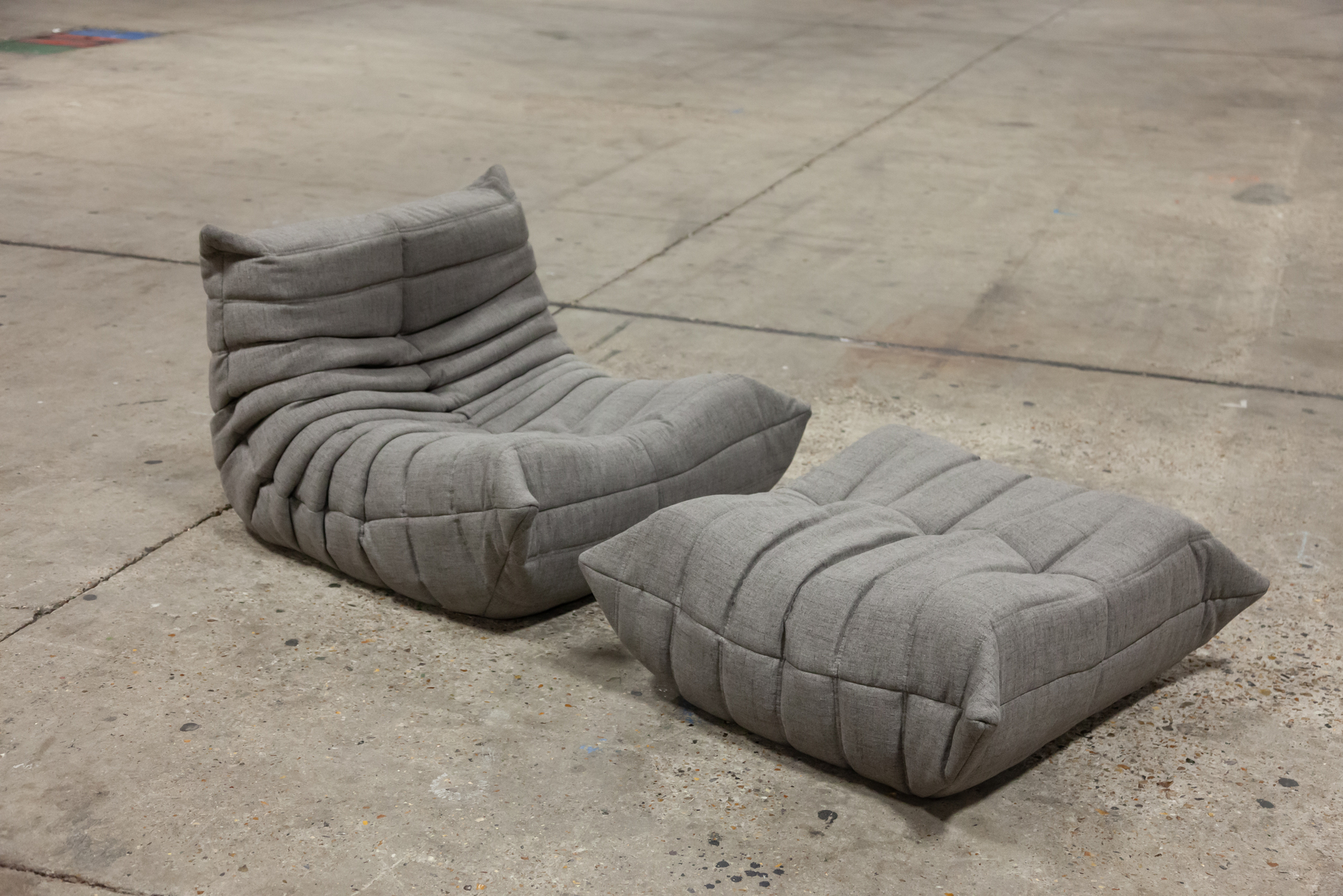 Togo Poltrona e Pouf Set Tessuto Grigio Caldo 0