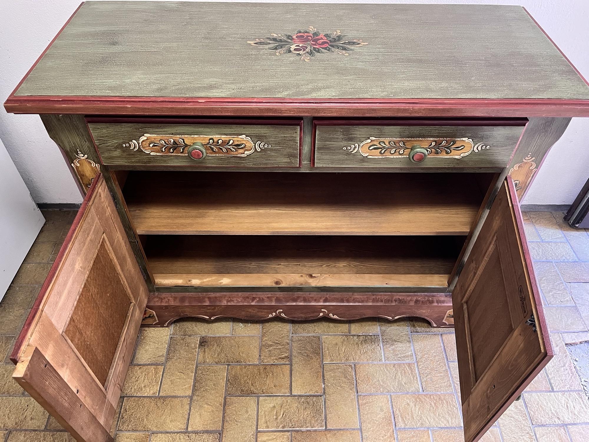 Voglauer Landhaus-Kommode Altgrün 1