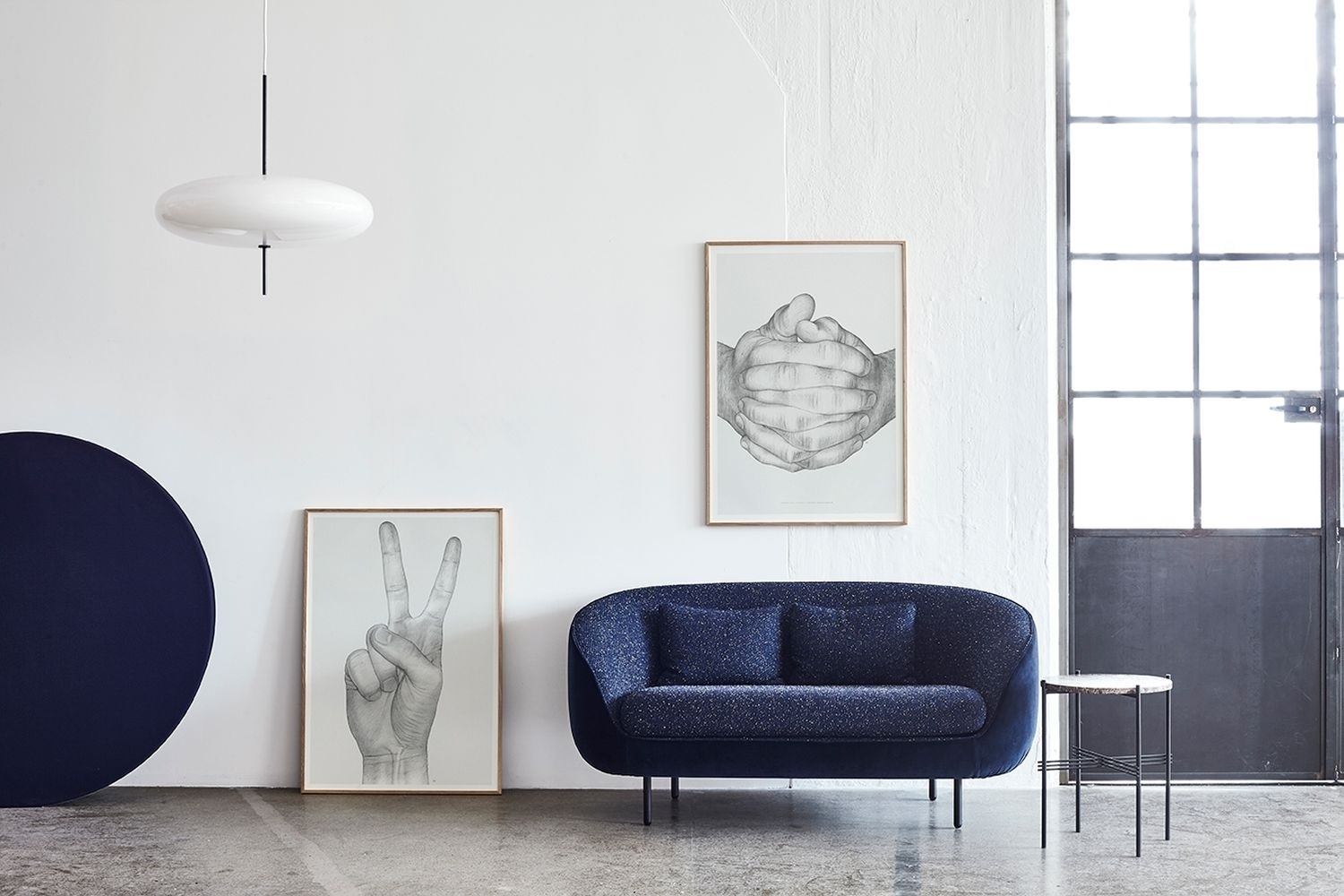 Folded Hands Poster Grau ohne Rahmen 1