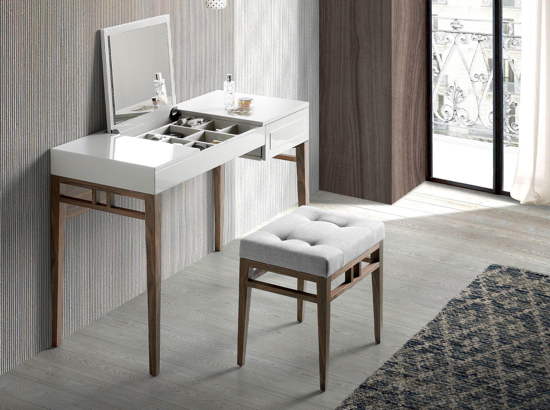 Sgabello tessuto grigio 2