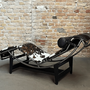 LC4 Chaiselongue Fell Schwarz Weiß Braun Gefleckt 5