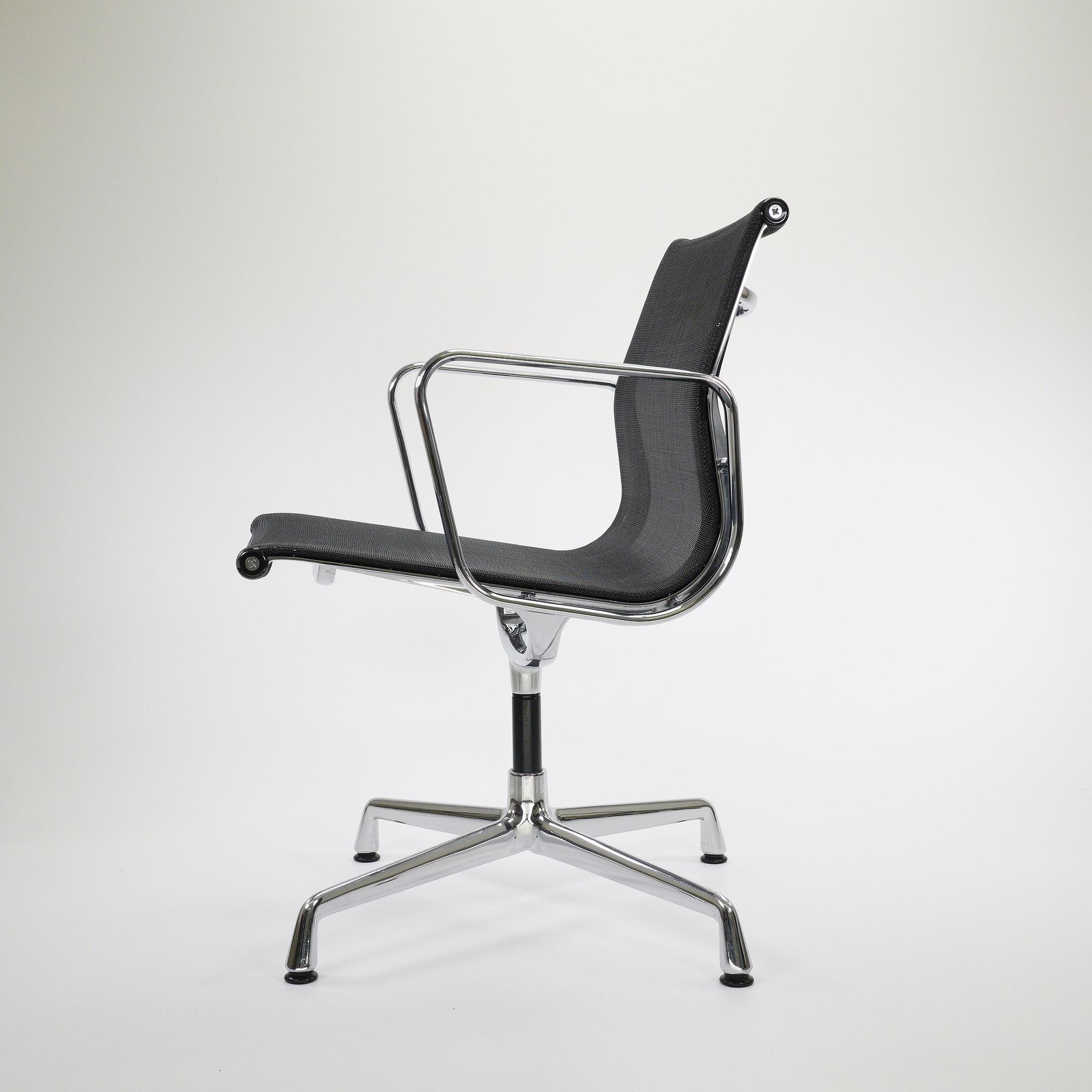 Eames EA 108 Stuhl Chrom Netz Schwarz 3