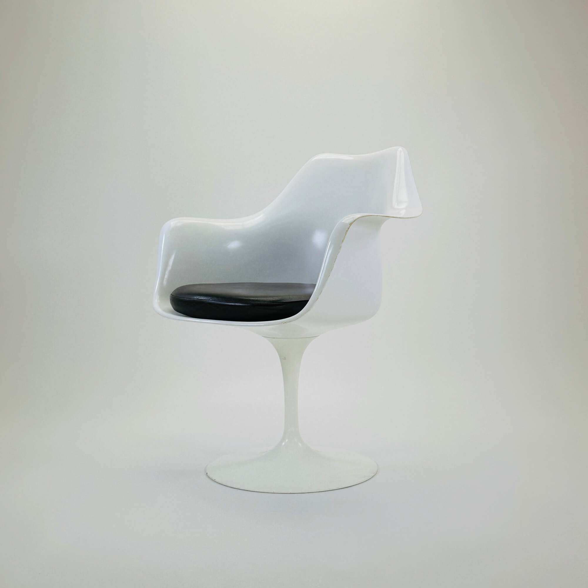 Knoll Saarinen Tulip Armchair Weiß 0