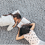 Cosima Chunky Knit Wolldecke Merinowolle Hellgrau 5