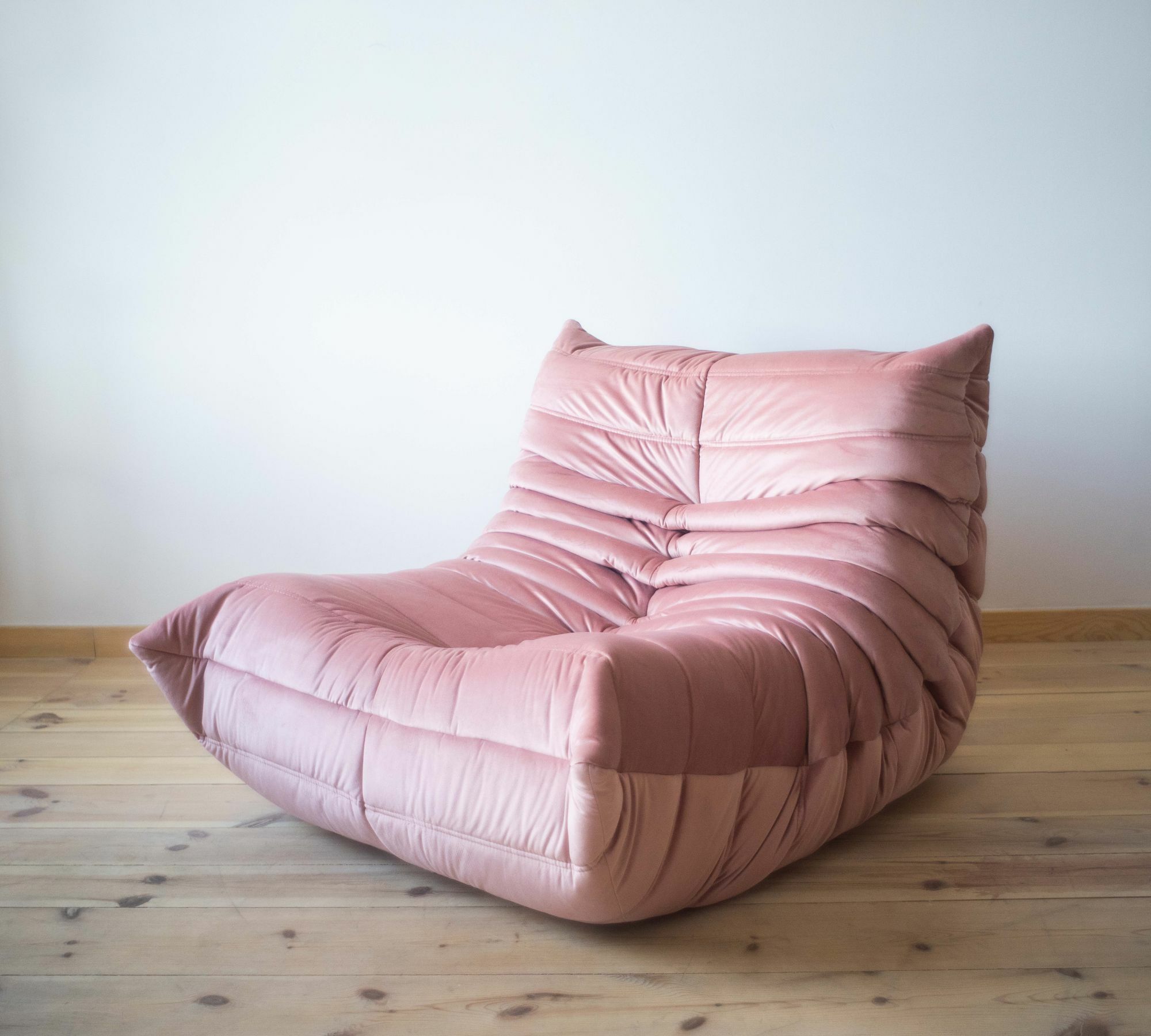 Togo armchair velvet pearl pink 1