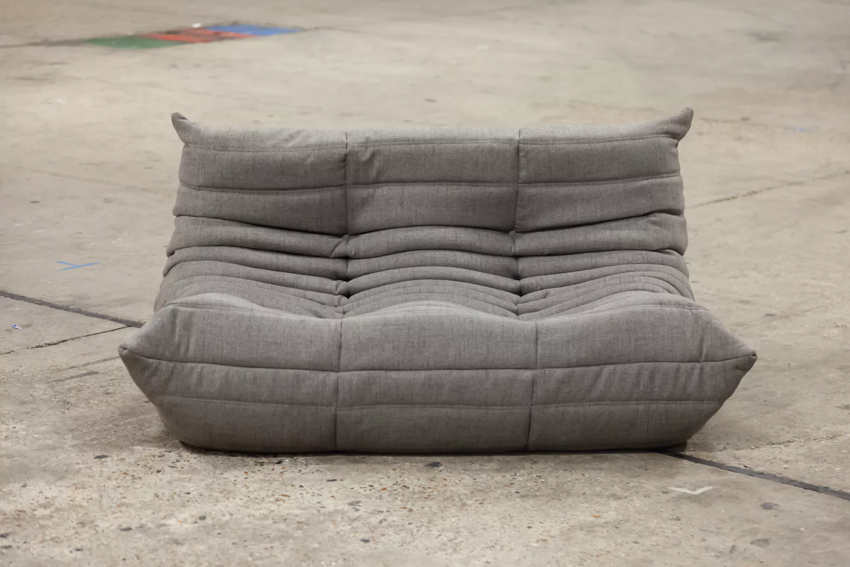 Togo Sofa 2-Sitzer Webstoff Warmgrau 1