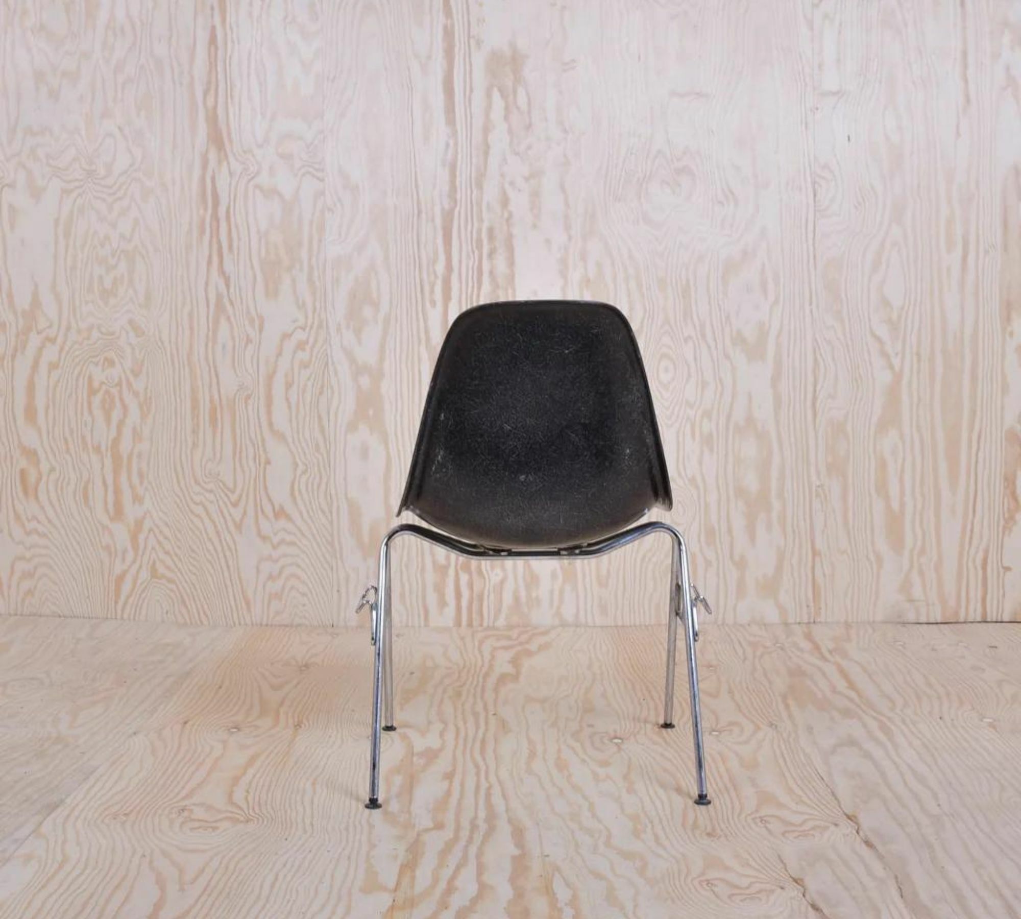 Eames Fiberglass Side Chair by Herman Miller Schwarz 4