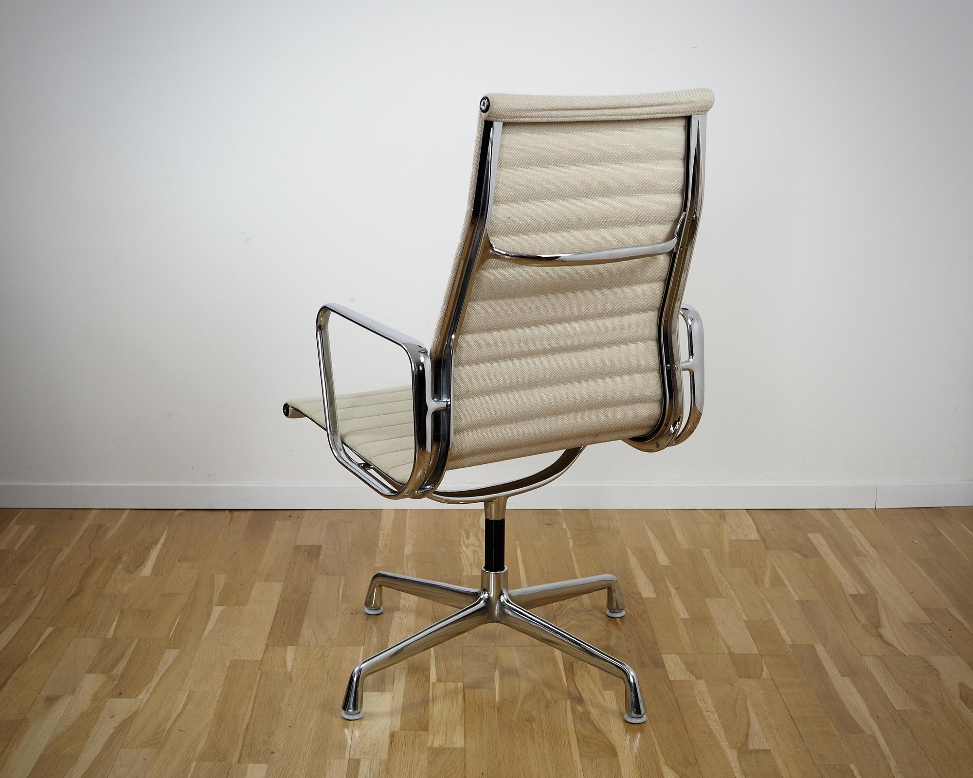 Aluminium Chair EA 112 Swivel Hopsack Beige 2