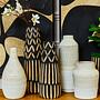 Arlo Kleine gravierte Holzvase
 9