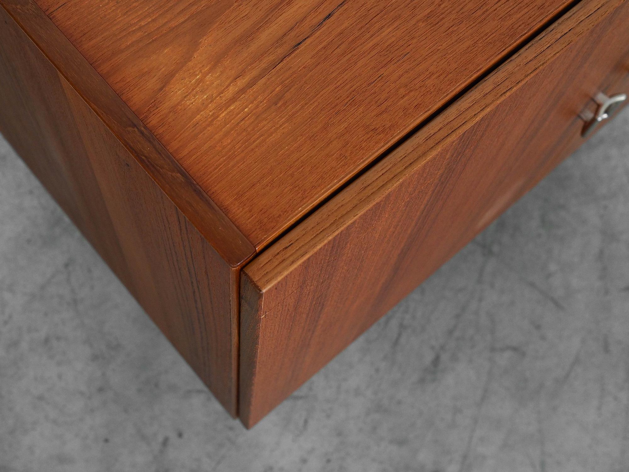 Armadio in teak marrone anni '70 7