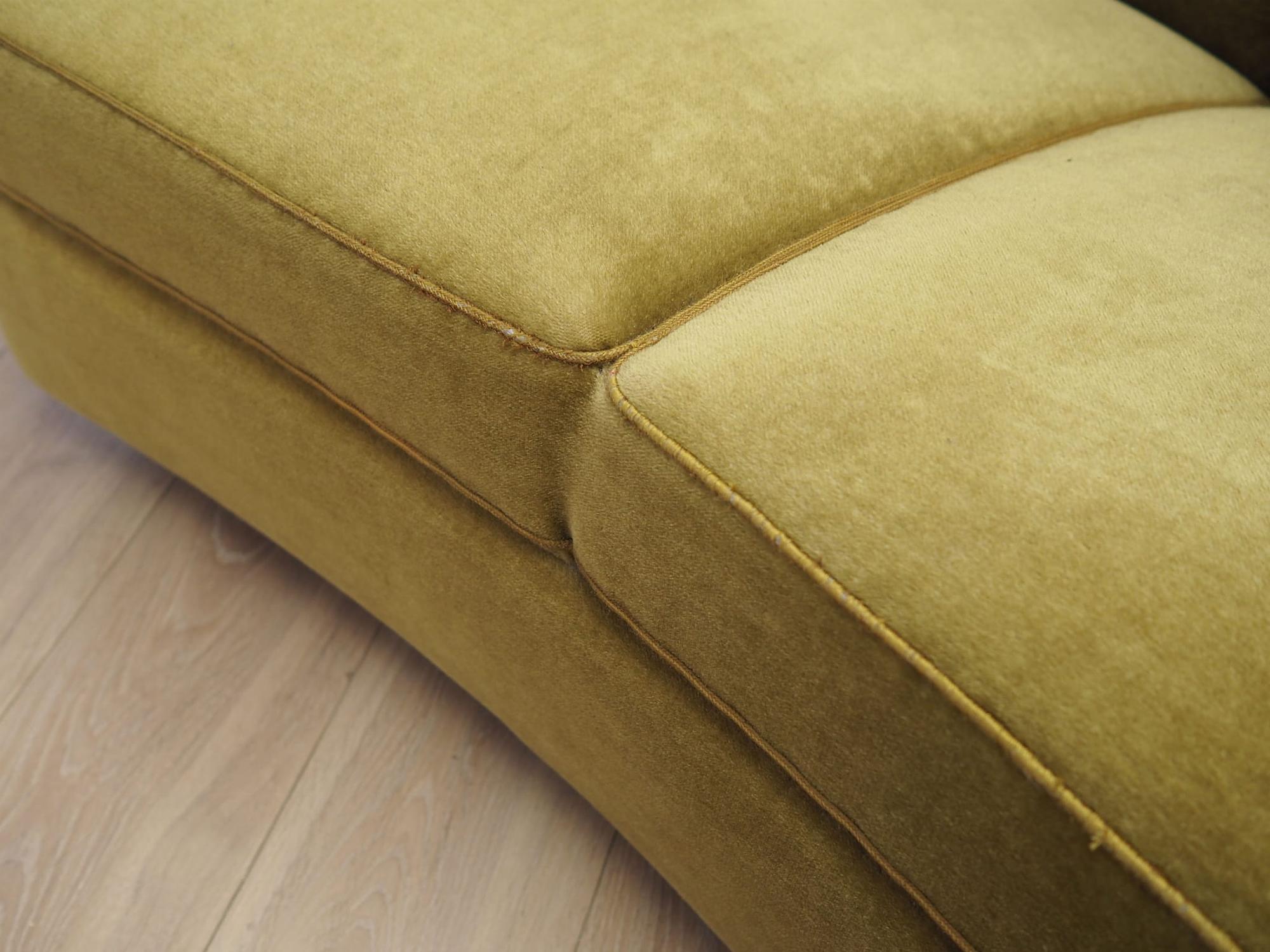 4-seater sofa velvet green 1960s 10
