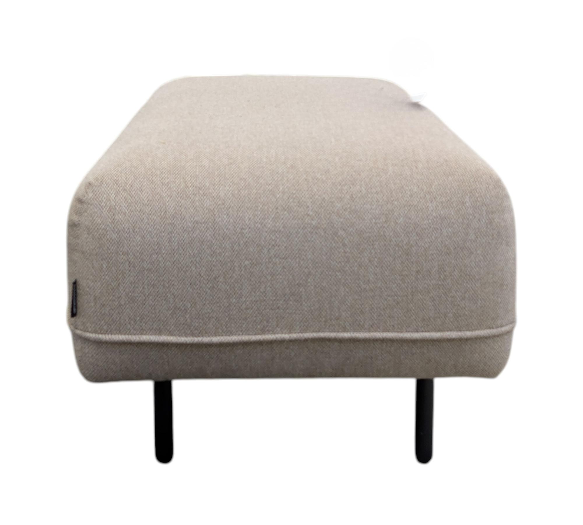 Ellis Fußhocker Agnes Brown 5