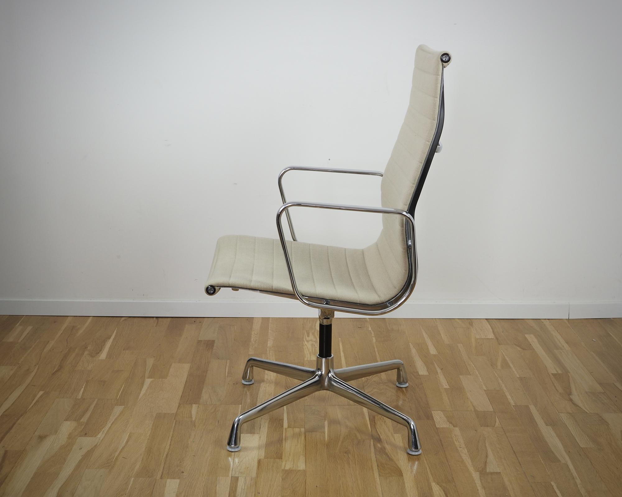 Aluminium Chair EA 112 Swivel Hopsack Beige 1
