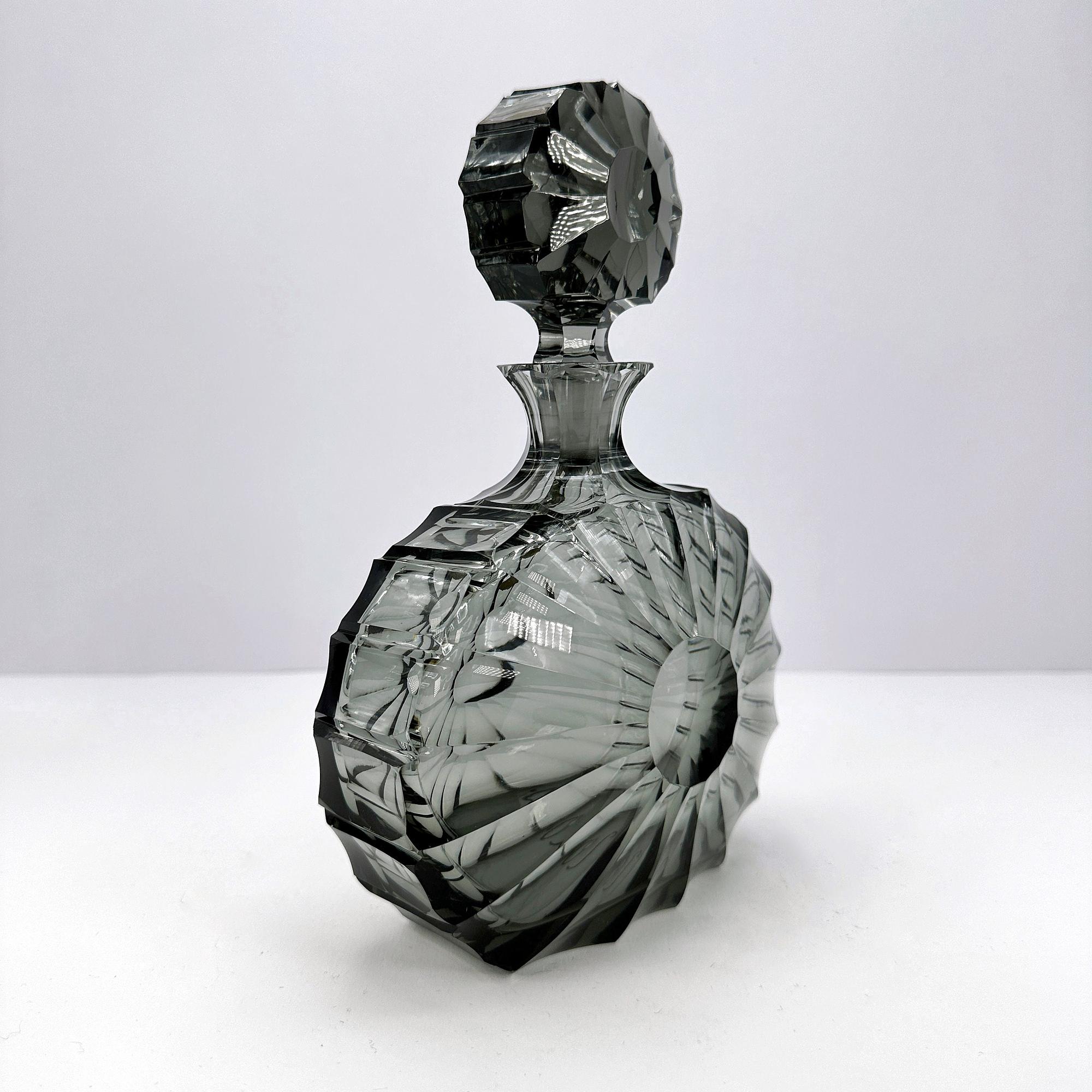 Decanter in cristallo Mid-century / Caraffa in vetro fumé grigio 3