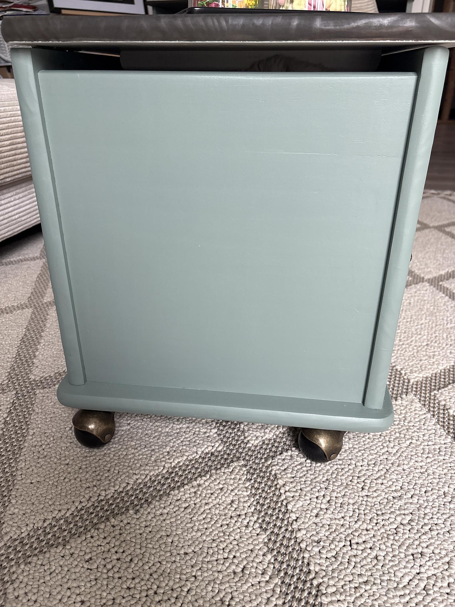 Storage chest on wheels Wood Green 3