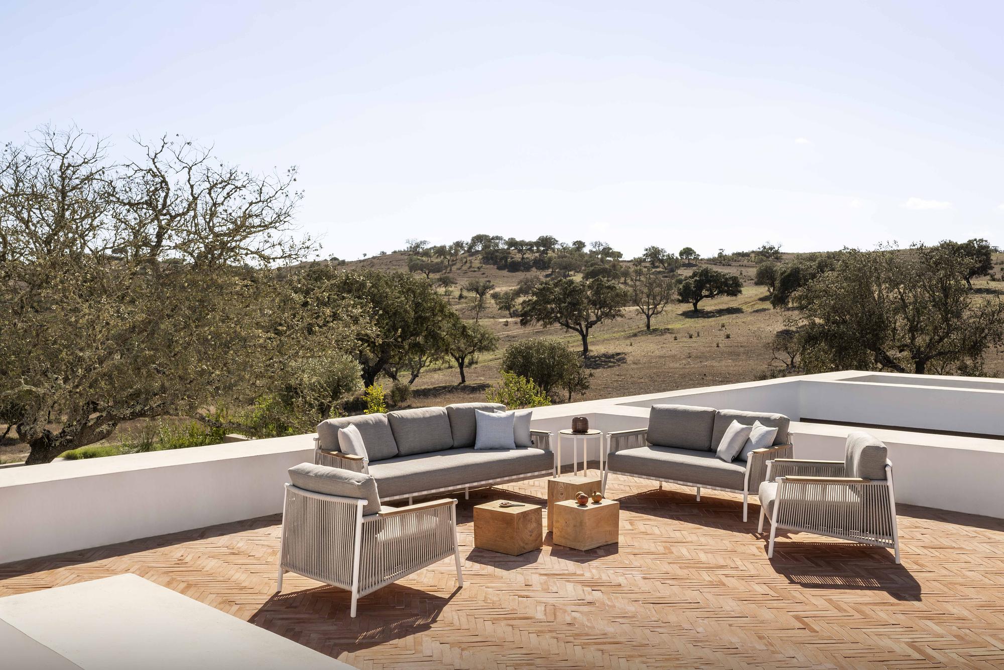 SCOOP Sofa 2-Sitzer Weißes Silber Kissen Wolken 1
