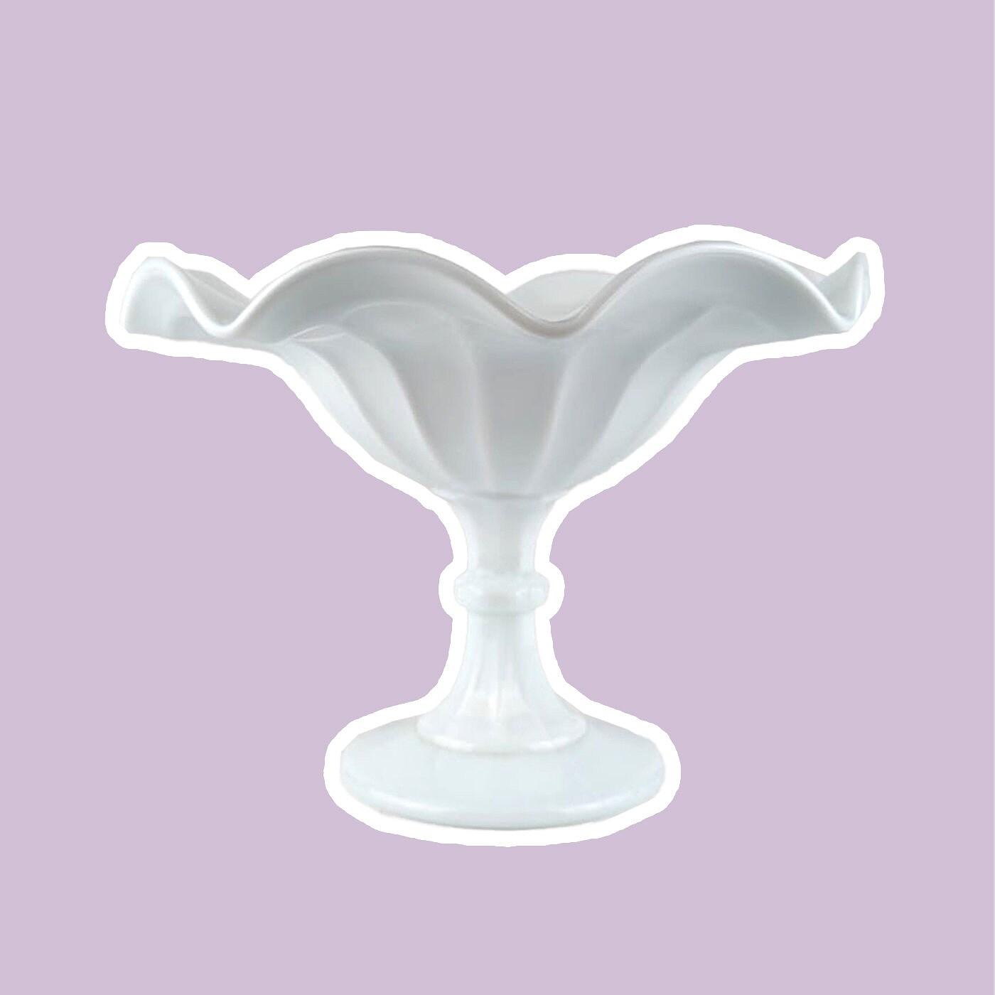 Vintage Fußschale mit Wellenrand Opalglas Weiß 1