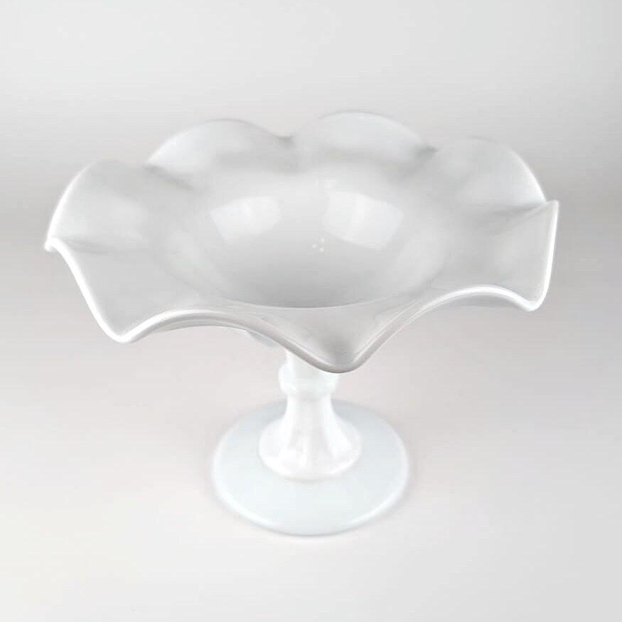 Vintage foot bath with wavy edge Opal glass White 2