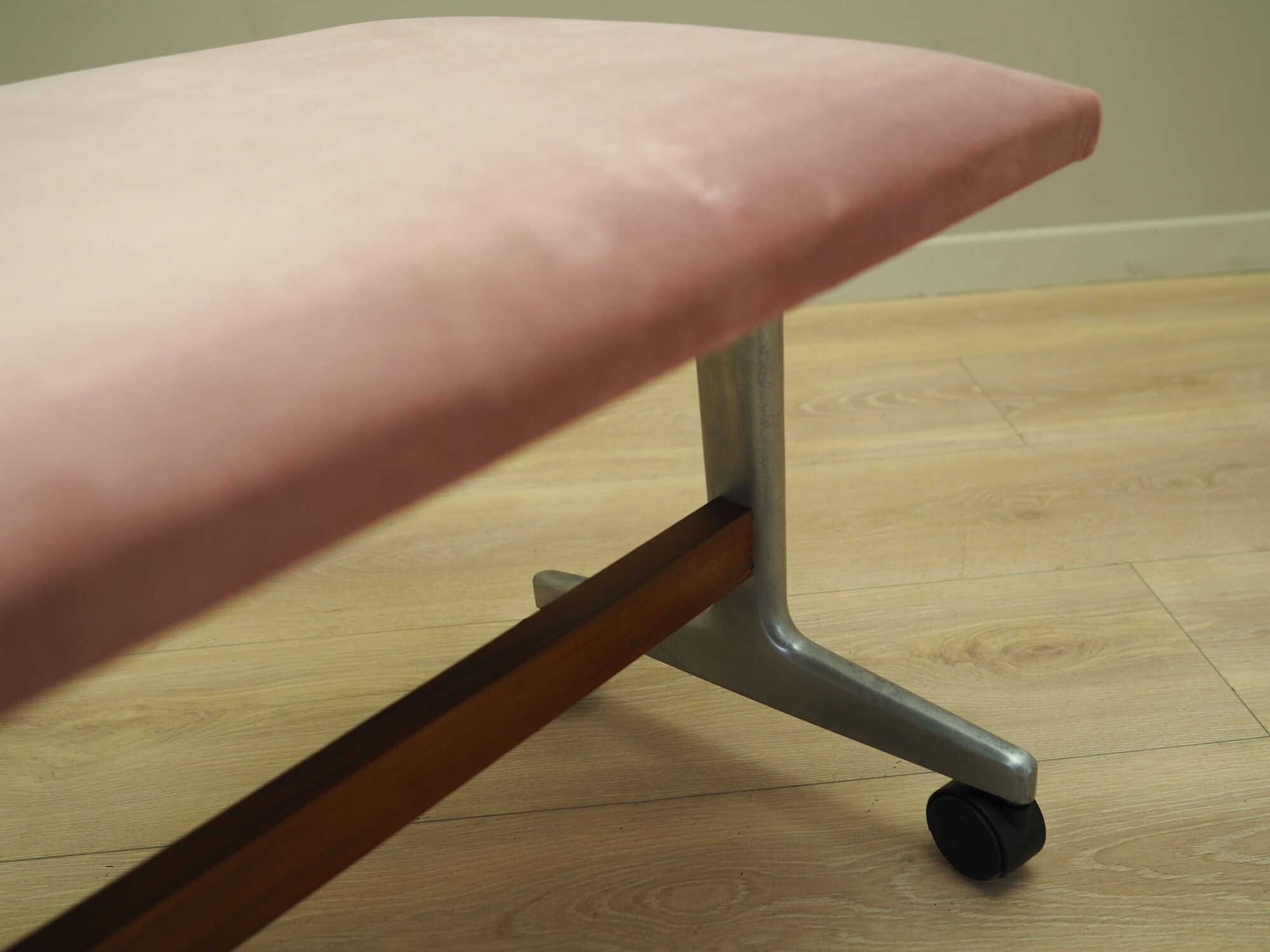Vintage footstool Textile Wood Pink 1960s 8
