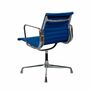 Eames EA 108 Aluminium Chair in Blau 4
